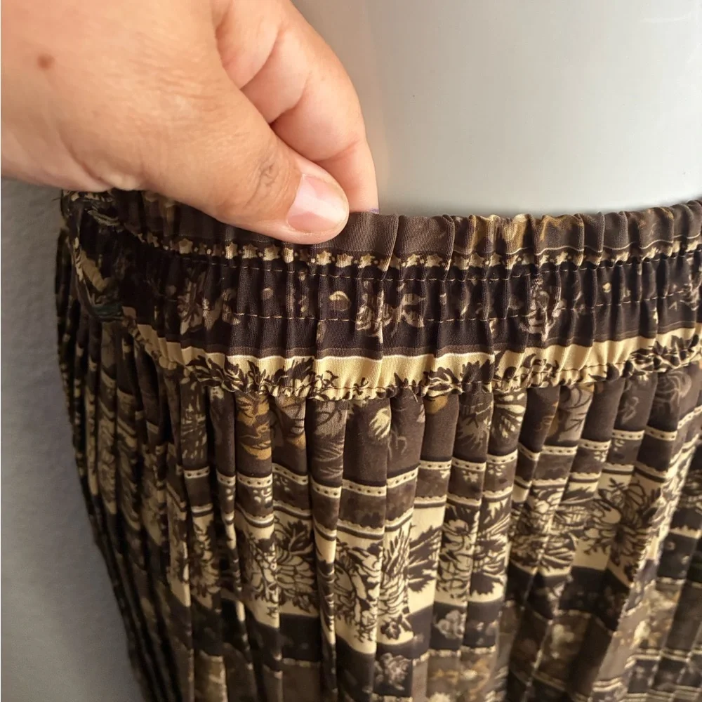 Korean Retro Women's High Waisted Pleated A-line Long Skirt - Picture 5 of 13